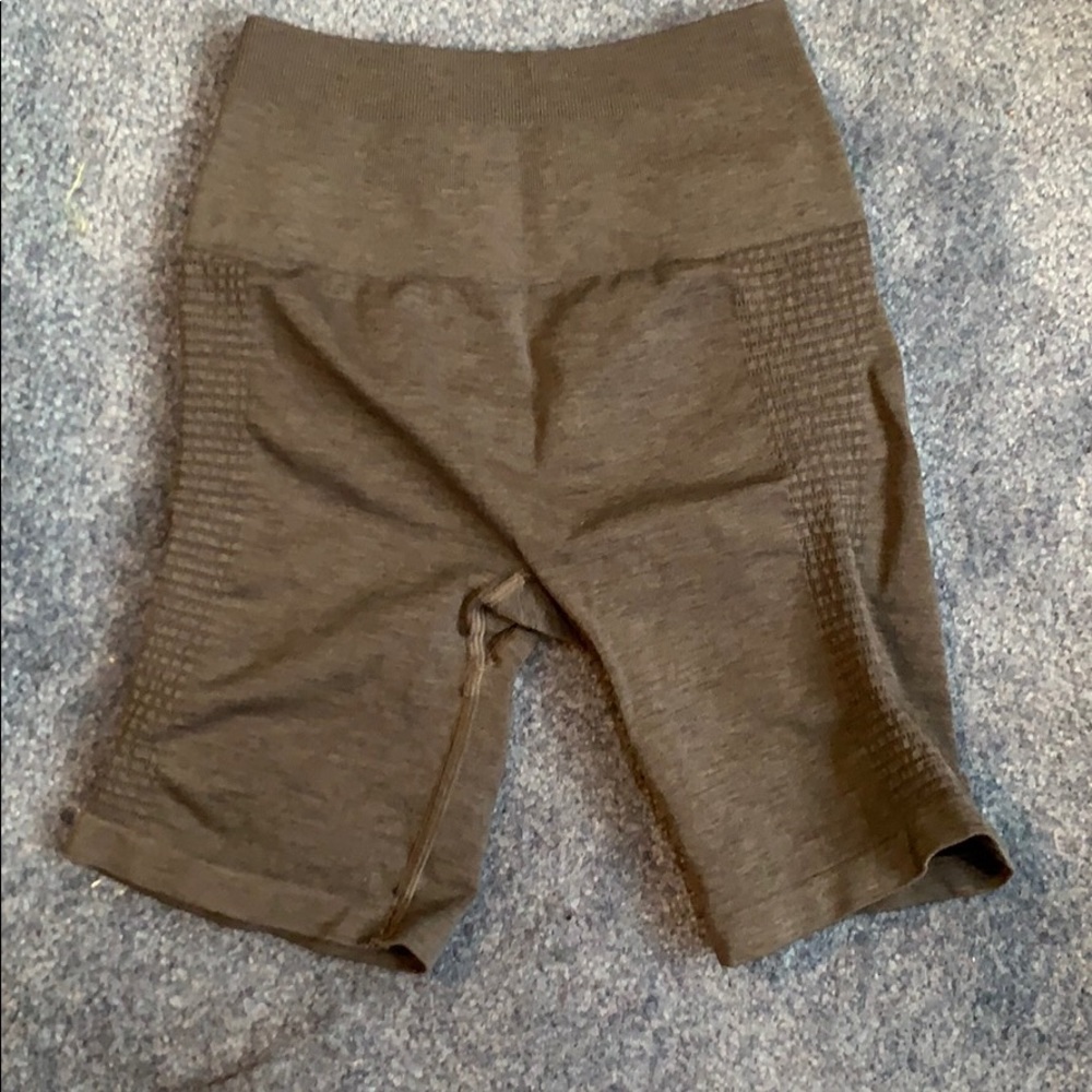Alphalete biker shorts black